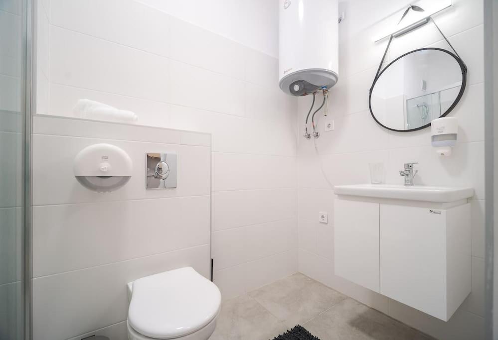 Mycampus 1 Bdrm, Stay 4, Free Parking, Garden, Self Check-In Sofia Esterno foto
